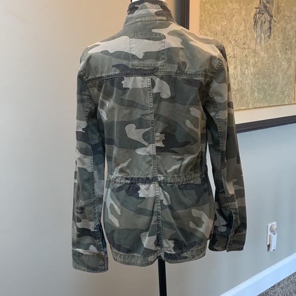 ABERCROMBIE & FITCH camo print jacket in EUC - Picture 4 of 8